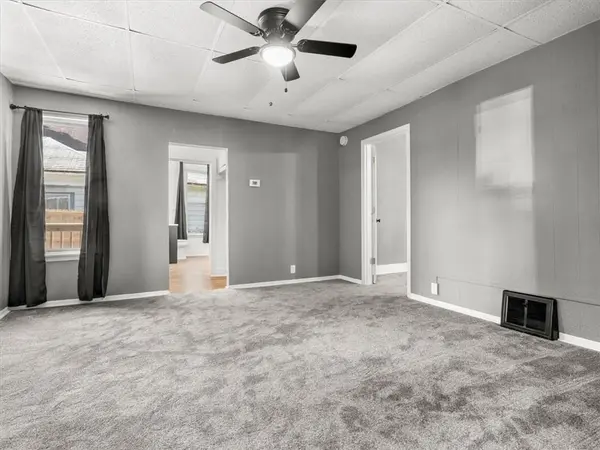915 N 24th ST, St Joseph, MO 64506
