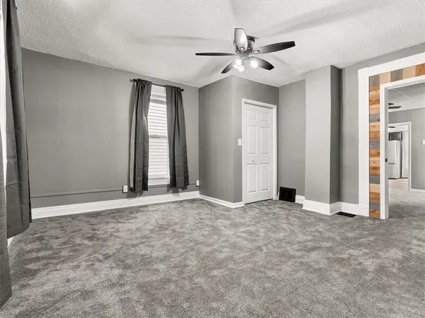 915 N 24th ST, St Joseph, MO 64506