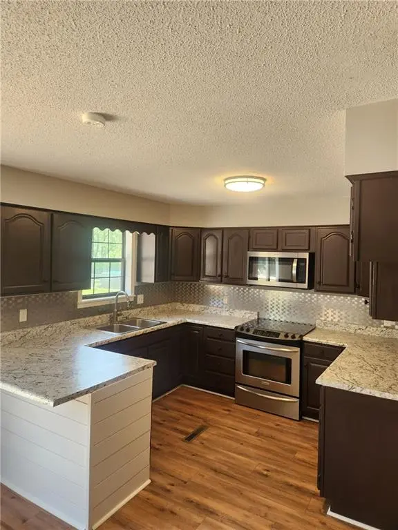 1146 NE 15th RD, Knob Noster, MO 65336