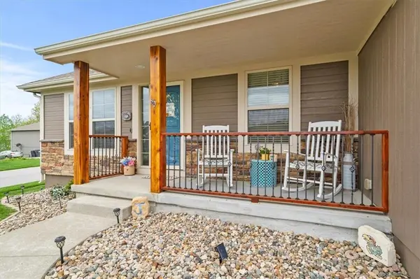 212 NE Hannah CT, Grain Valley, MO 64029