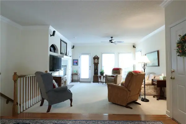 15583 Floyd LN, Overland Park, KS 66223