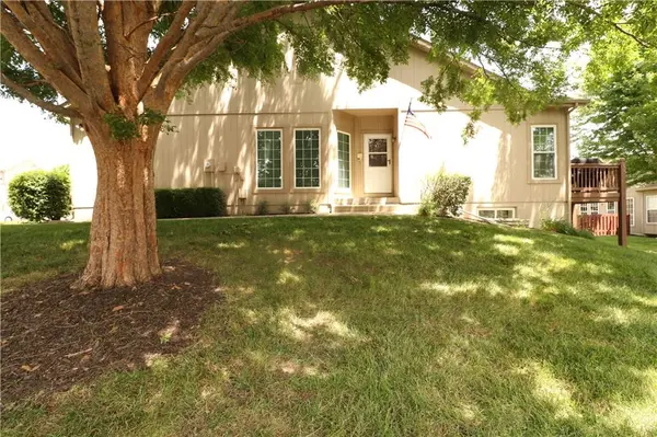 15583 Floyd LN, Overland Park, KS 66223