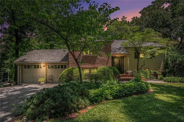 5613 Suwanee RD,  Fairway,  KS 66205
