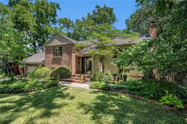5613 Suwanee RD, Fairway, KS 66205