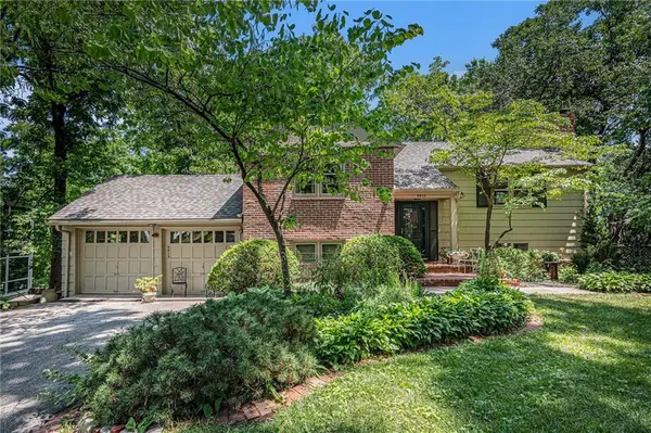 5613 Suwanee RD, Fairway, KS 66205