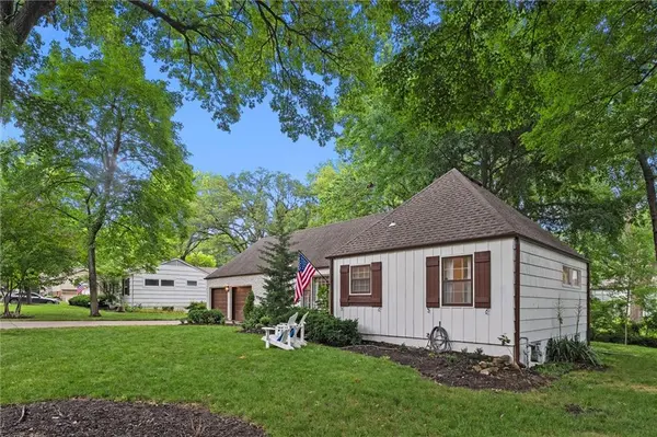 8309 Sagamore RD, Leawood, KS 66206