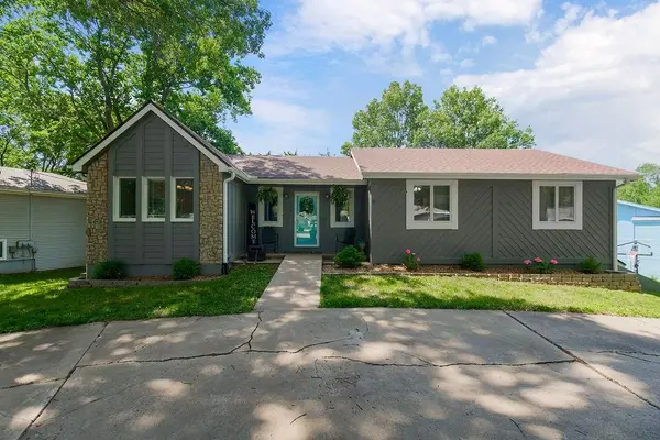 200 S Broadmoor ST, Louisburg, KS 66053