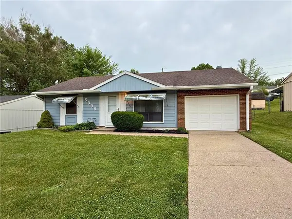 5008 Valley LN, St Joseph, MO 64503