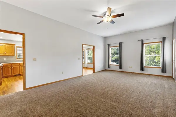 1405 Nottingham DR, Warrensburg, MO 64093