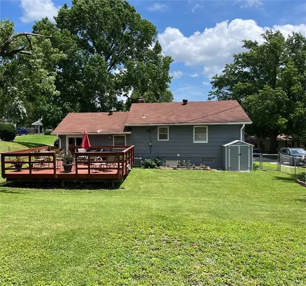 2118 N 33rd ST, St Joseph, MO 64506