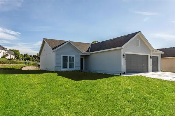 128 S 16th TER, Louisburg, KS 66053