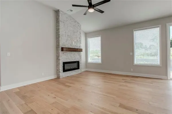 128 S 16th TER, Louisburg, KS 66053