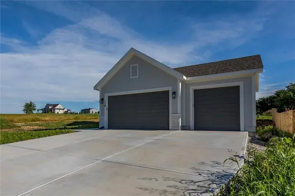 128 S 16th TER, Louisburg, KS 66053