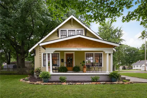 7602 Marty ST, Overland Park, KS 66204