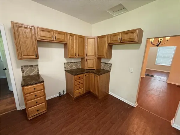 2423 S 17th ST, St Joseph, MO 64503