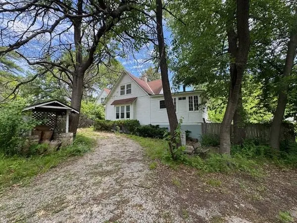 10015 Johnson DR, Merriam, KS 66203