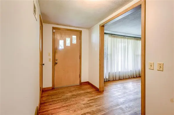 8721 E 74 ST, Raytown, MO 64133