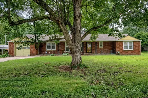 8721 E 74 ST, Raytown, MO 64133