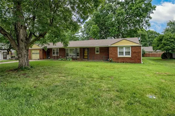 8721 E 74 ST, Raytown, MO 64133
