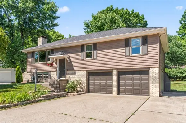 418 SW STRATFORD RD, Lee's Summit, MO 64081