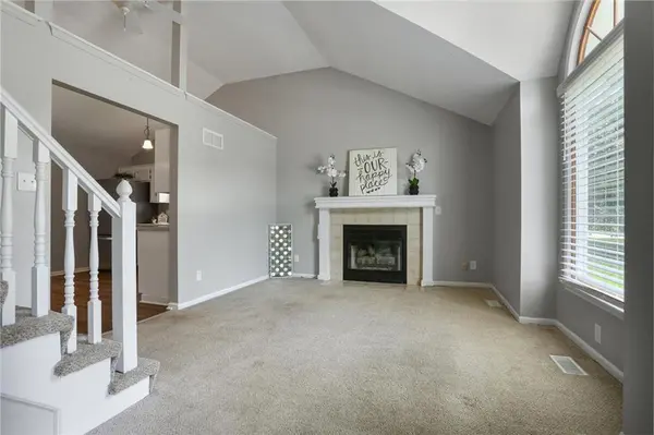6486 NW Valley DR, Parkville, MO 64152