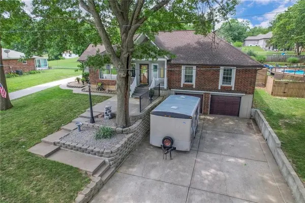 2508 N McBride AVE, Sugar Creek, MO 64050