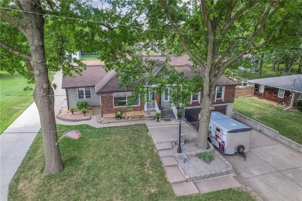 2508 N McBride AVE, Sugar Creek, MO 64050
