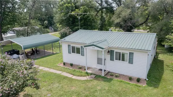 306 S Dallas ST, Maysville, MO 64469