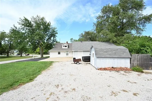 301 N Chester AVE, Ferrelview, MO 64163