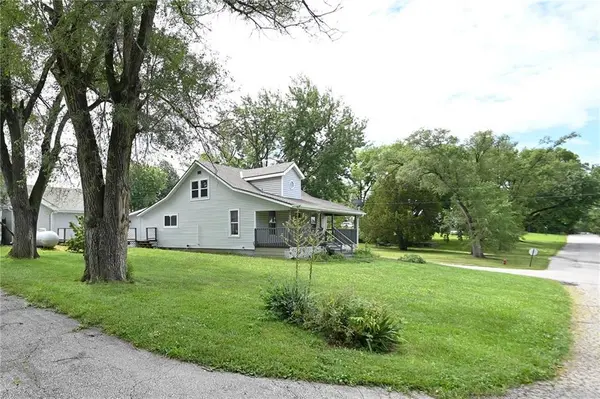 301 N Chester AVE, Ferrelview, MO 64163