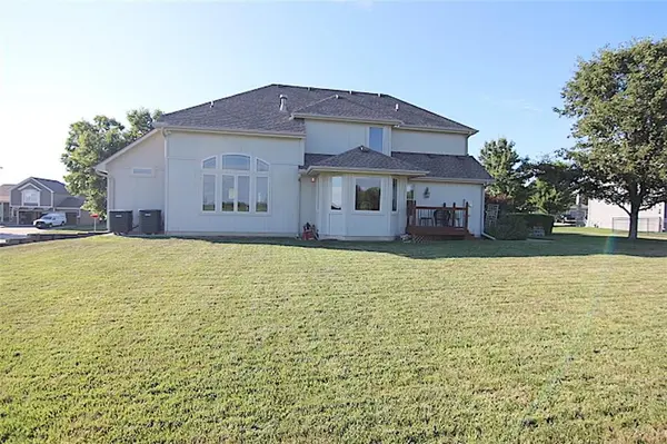 11805 Heritage DR, Peculiar, MO 64078