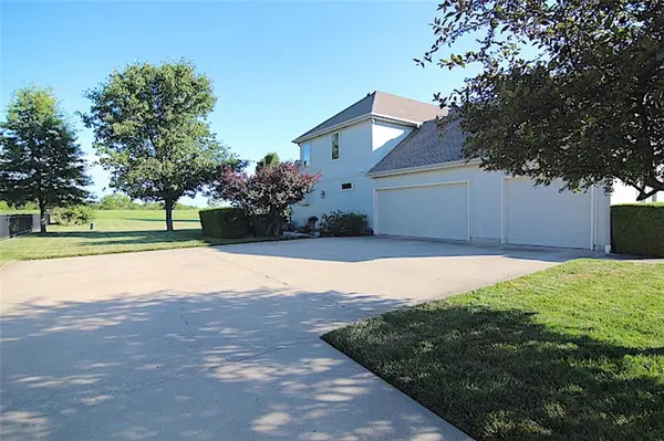 11805 Heritage DR, Peculiar, MO 64078