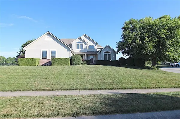 11805 Heritage DR, Peculiar, MO 64078
