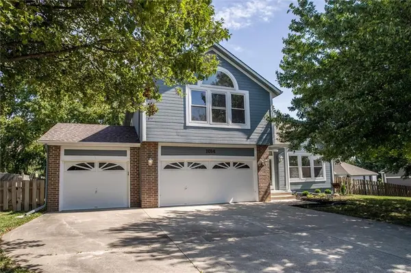 1014 Manse DR, Raymore, MO 64083