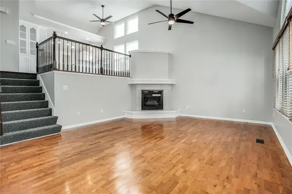 1014 Manse DR, Raymore, MO 64083