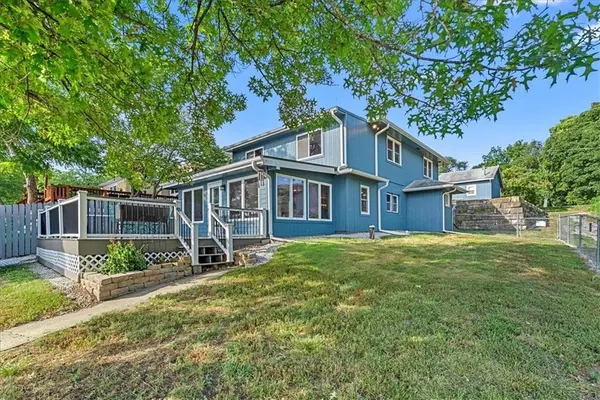 15923 S Gardner PL, Gardner, KS 66030