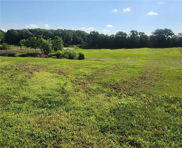 16413 Quinn RD, Smithville, MO 64089