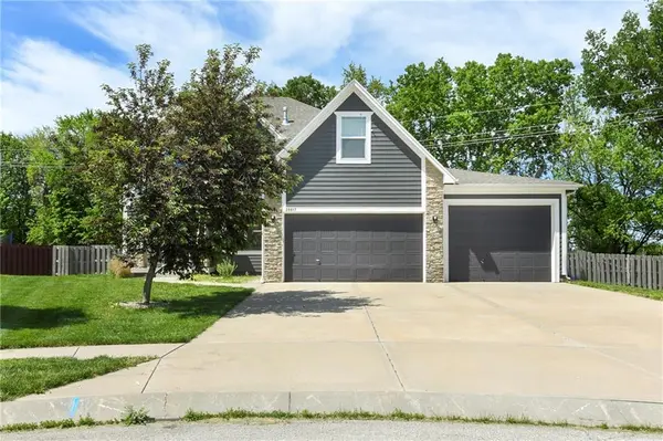 28617 W 162nd TER, Gardner, KS 66030