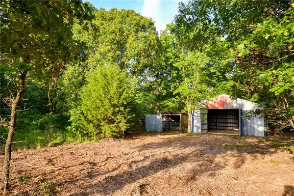11215 S 2425 RD, Dunnegan, MO 65640