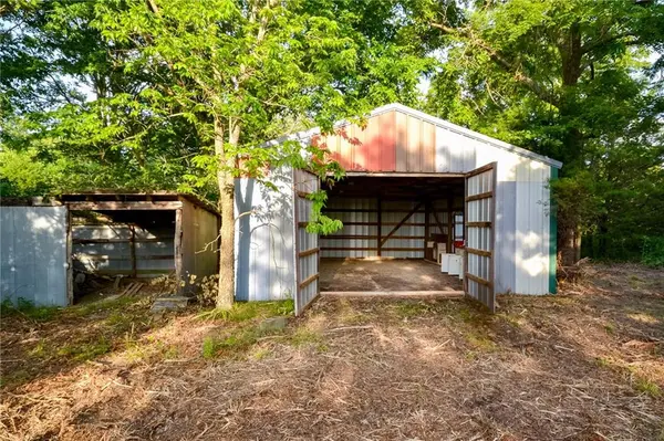 11215 S 2425 RD, Dunnegan, MO 65640