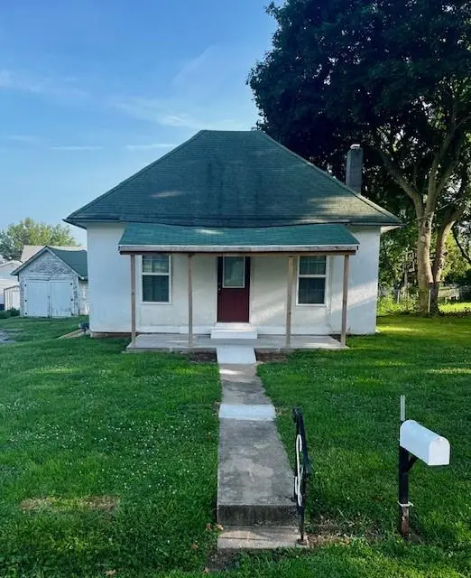 404 W William ST, Savannah, MO 64485