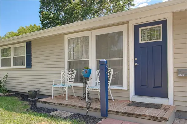 5613 N Garfield AVE, Gladstone, MO 64118