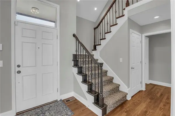 12428 Cambridge CIR, Leawood, KS 66209