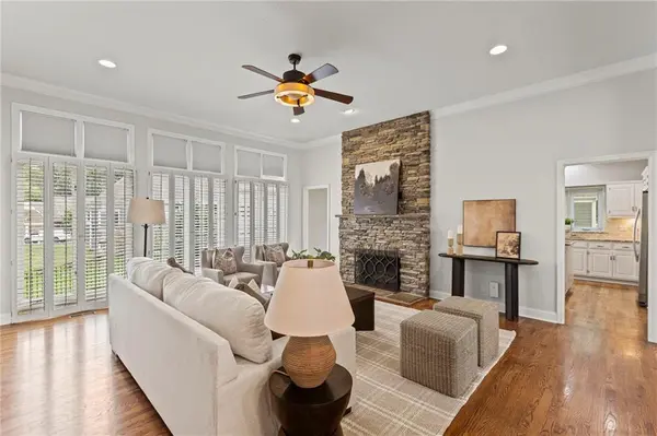 12428 Cambridge CIR, Leawood, KS 66209