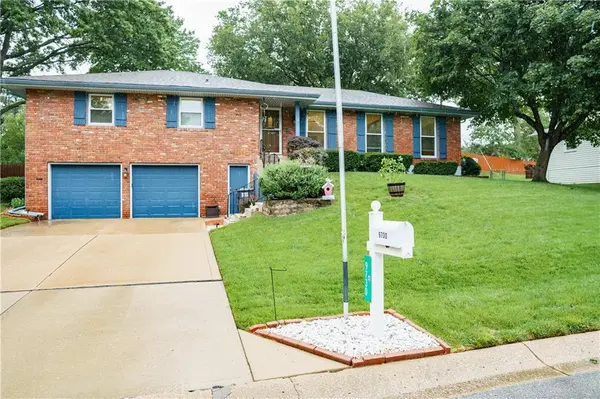 9730 Overhill DR, Kansas City, MO 64152