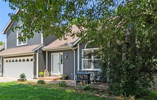 8 Sherry CT, Smithville, MO 64089