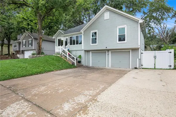 14908 Stonewood DR, Grandview, MO 64030