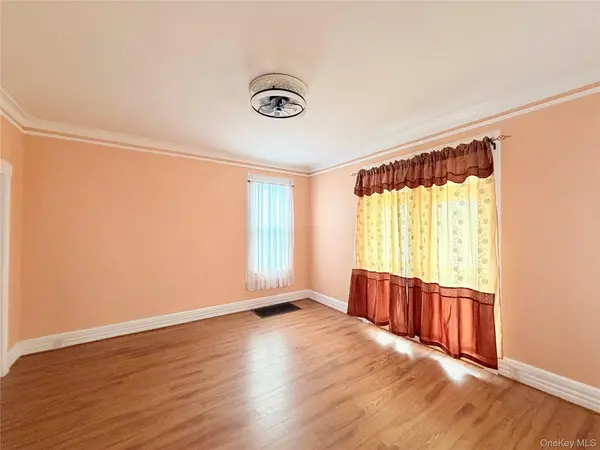 40 Academy AVE, Middletown, NY 10940