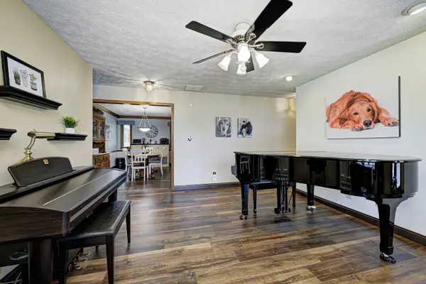 436 Runyon RD, Greenwood, IN 46142