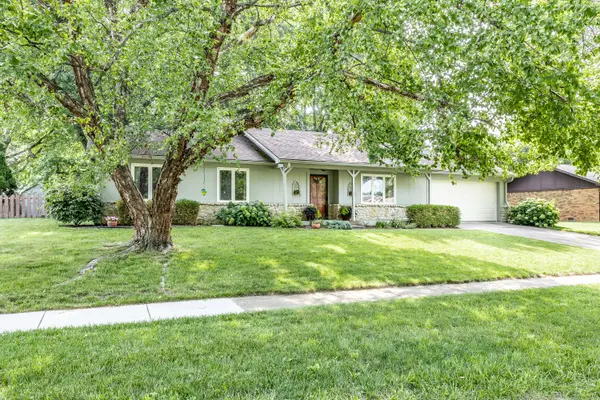 1085 Waterford DR, Greenwood, IN 46142